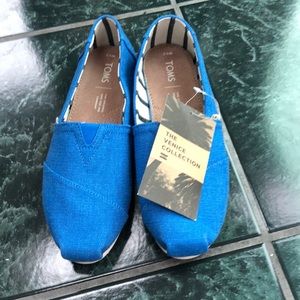 Blue TOMS size 6 never worn!